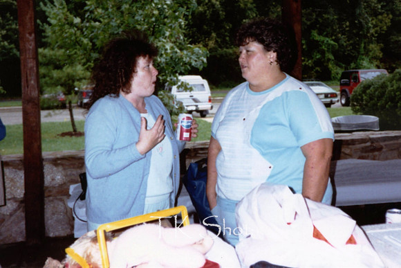 Family Reunion 1989 Joyce and Paula