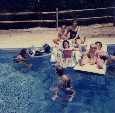 Florence, Joyce, Pat, Amanda, Melissa and ???
